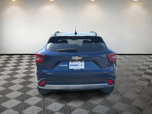 Used 2024 Chevrolet Trax LT w/ LT Convenience Package FWD image 6
