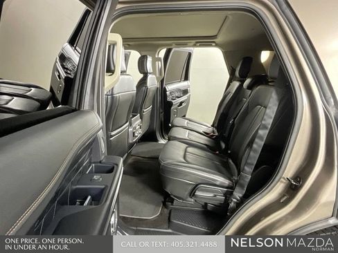 Used 2018 Ford Expedition Platinum RWD image 12