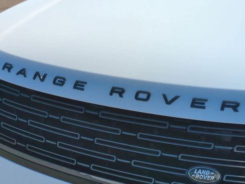 New 2025 Land Rover Range Rover SE image 12