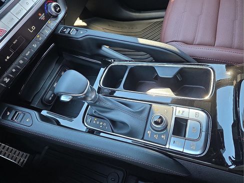 Used 2025 Kia Telluride SX Prestige image 25