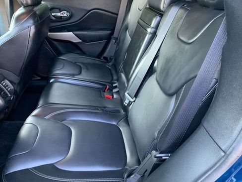 Used 2018 Jeep Cherokee Limited AWD/4WD image 18