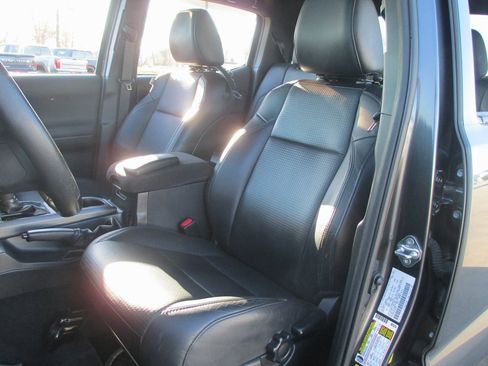 Used 2019 Toyota Tacoma TRD Sport image 17