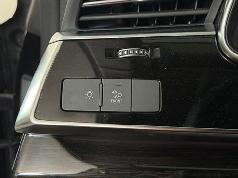 Used 2019 Audi Q8 Premium Plus w/ Premium Plus AWD/4WD image 44