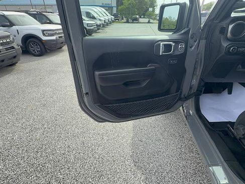 Used 2022 Jeep Wrangler Unlimited Sport AWD/4WD image 11