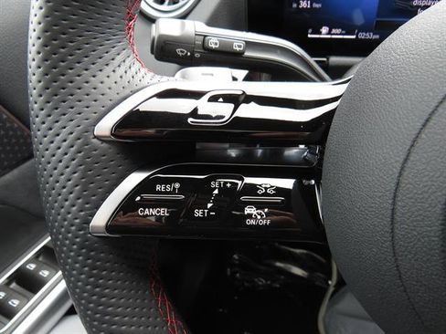 Used 2025 Mercedes-Benz GLA 250 4MATIC image 11