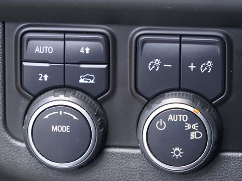 Used 2021 Chevrolet Tahoe LT AWD/4WD image 19