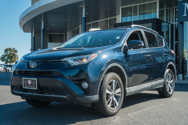 Used 2018 Toyota RAV4 XLE AWD/4WD image 3