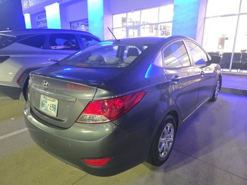Used 2013 Hyundai Accent GLS image 3