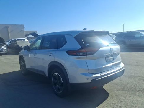 Certified 2025 Nissan Rogue SV FWD image 8