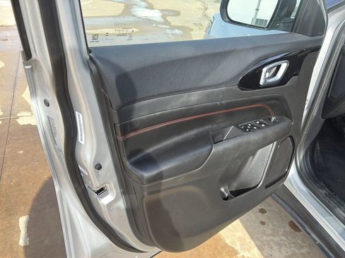 Used 2025 Jeep Compass Trailhawk image 16