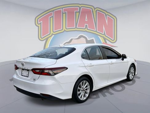 Used 2021 Toyota Camry LE image 4
