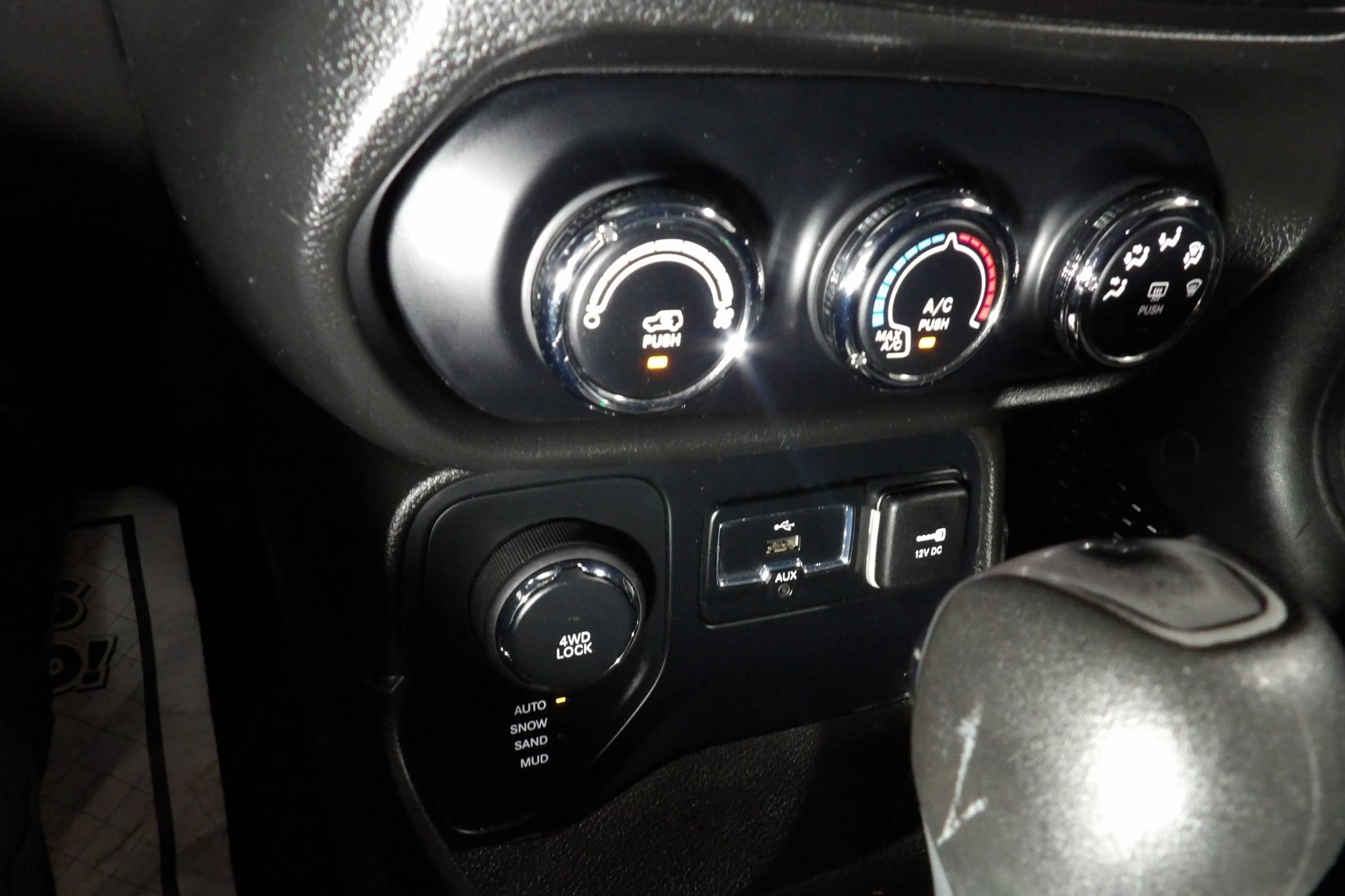 Used 2017 Jeep Renegade Latitude w/ Cold Weather Group AWD/4WD image 12