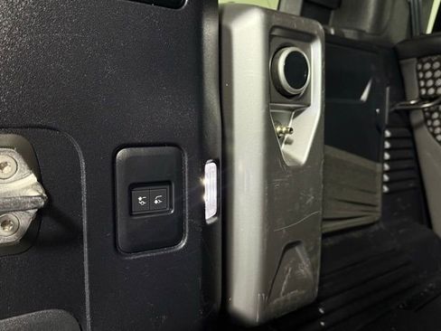 Certified 2024 Land Rover Defender 110 SE image 20