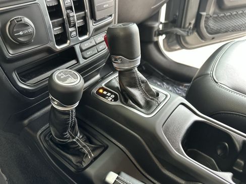 Used 2021 Jeep Gladiator Overland w/ Popular Equipment Package AWD/4WD image 30