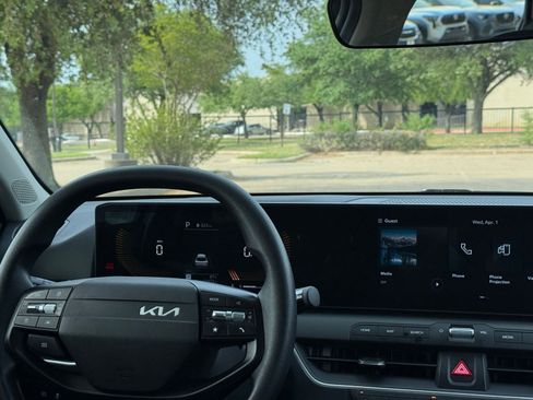 Used 2025 Kia K4 LXS image 35