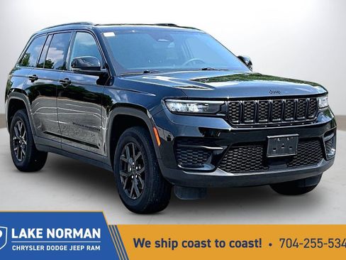 Certified 2024 Jeep Grand Cherokee Altitude AWD/4WD image 1