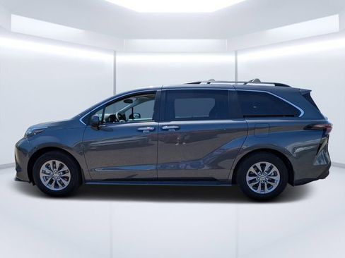 Used 2025 Toyota Sienna XLE w/ XLE Plus Package FWD image 6