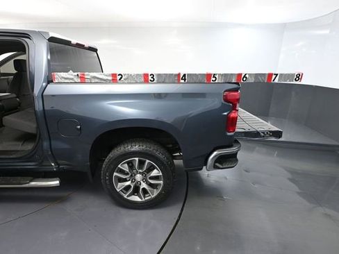 Used 2022 Chevrolet Silverado 1500 LT AWD/4WD image 40
