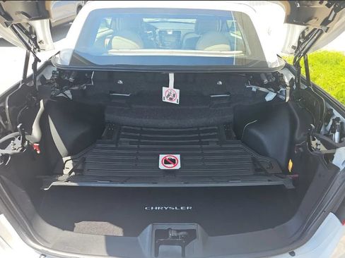 Used 2011 Chrysler 200 Limited FWD image 6