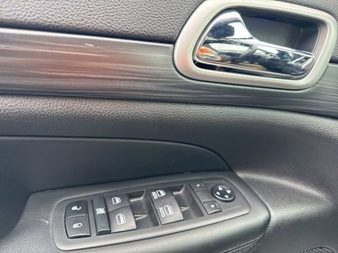 Used 2019 Jeep Grand Cherokee Altitude image 9