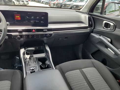 Used 2024 Kia Sorento LX FWD image 16