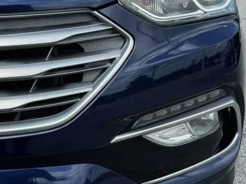 Used 2018 Hyundai Santa Fe Sport w/ 2.4L Value Package 02 FWD image 9