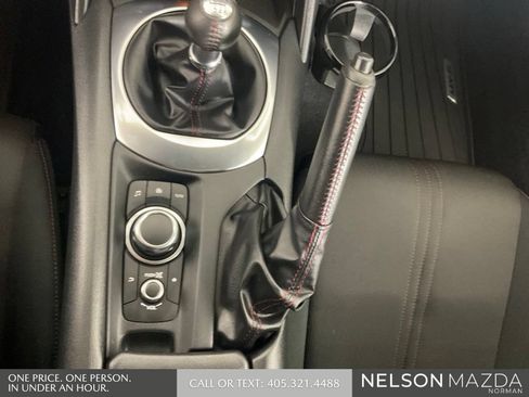 Used 2018 MAZDA MX-5 Miata Club RWD image 29