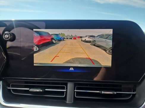 Used 2025 Chevrolet Trax LT FWD image 20