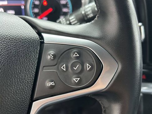 Used 2023 Chevrolet Traverse RS FWD image 17