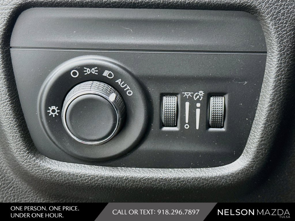 Used 2023 Jeep Grand Cherokee L Laredo AWD/4WD image 21