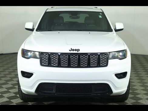 Used 2017 Jeep Grand Cherokee Altitude AWD/4WD image 13