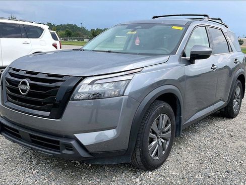 Certified 2025 Nissan Pathfinder SV w/ Black Appearance Package FWD image 2