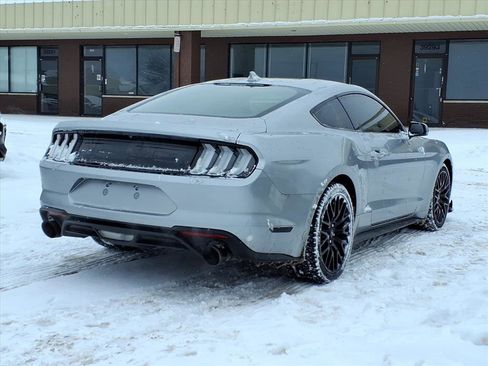 Used 2022 Ford Mustang Coupe image 5