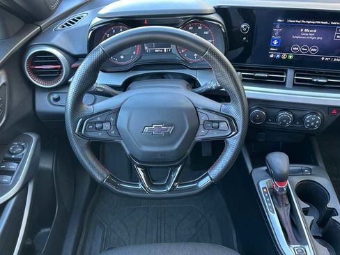 Used 2024 Chevrolet Trax RS w/ Sunroof Package image 16