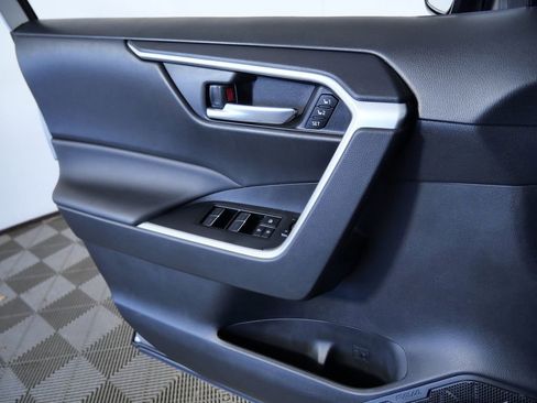 Used 2025 Toyota RAV4 XLE Premium image 27