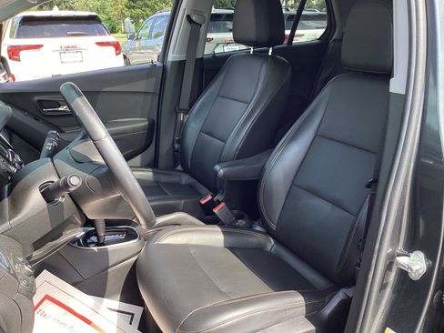 Used 2019 Chevrolet Trax Premier image 28