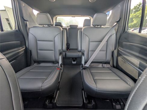 New 2026 Chevrolet Traverse LT w/ Driver Confidence Package FWD image 13