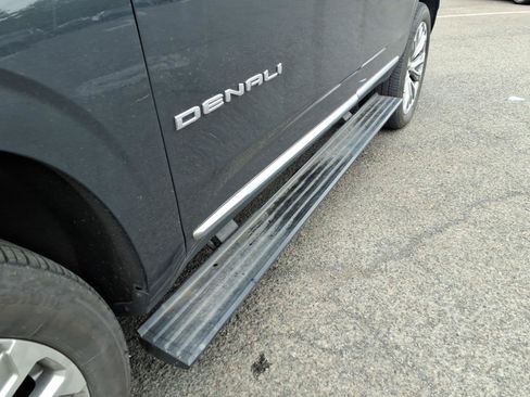 Used 2022 GMC Yukon Denali w/ Denali Premium Package AWD/4WD image 38