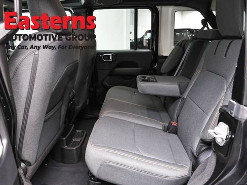 Used 2025 Jeep Wrangler Unlimited Sahara w/ Safety Group AWD/4WD image 21
