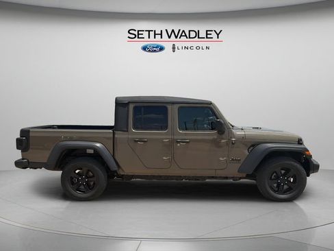 Used 2020 Jeep Gladiator Sport w/ Trailer Tow Package AWD/4WD image 8