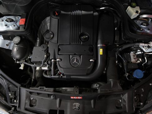 Used 2014 Mercedes-Benz C 250 Sedan image 25