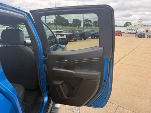 Used 2023 Chevrolet Colorado LT w/ LT Convenience Package III AWD/4WD image 15