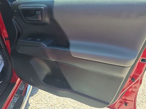 Certified 2019 Toyota Tacoma SR w/ SR Convenience Package AWD/4WD image 18