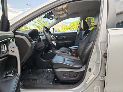 Used 2018 Nissan Rogue SL AWD/4WD image 16