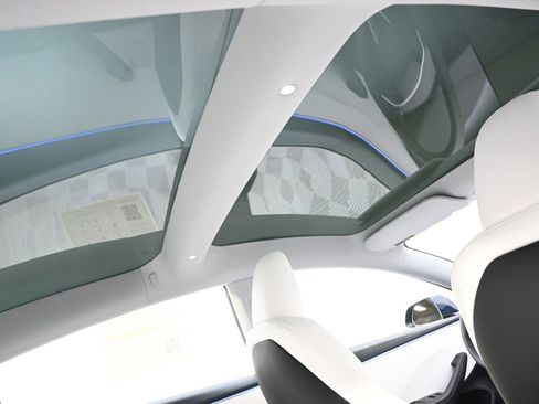 Used 2025 Tesla Model 3 Long Range image 17