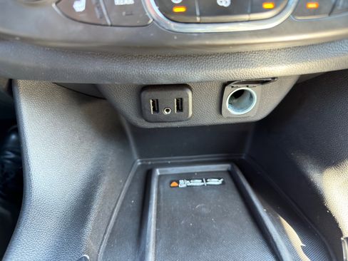 Used 2023 Chevrolet Traverse LT image 36