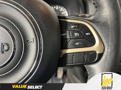 Used 2016 Jeep Renegade Latitude w/ Cold Weather Group FWD image 17