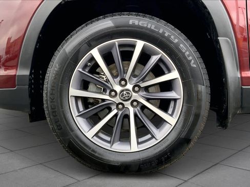 Used 2019 Toyota Highlander XLE image 11