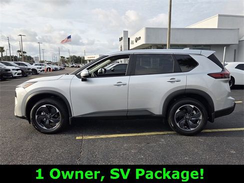 Used 2024 Nissan Rogue SV image 4