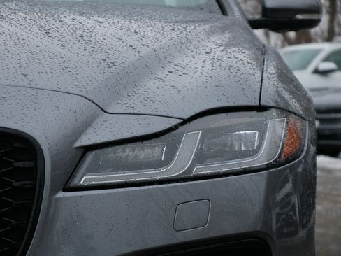 Used 2022 Jaguar XF R-Dynamic SE image 10